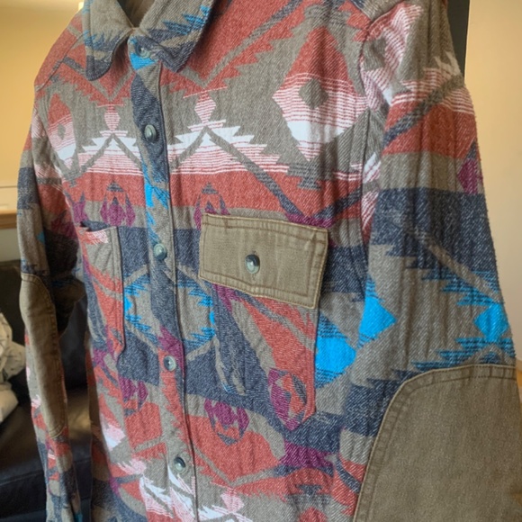 Legendary Whitetails Button Down Shirt - Picture 4 of 7